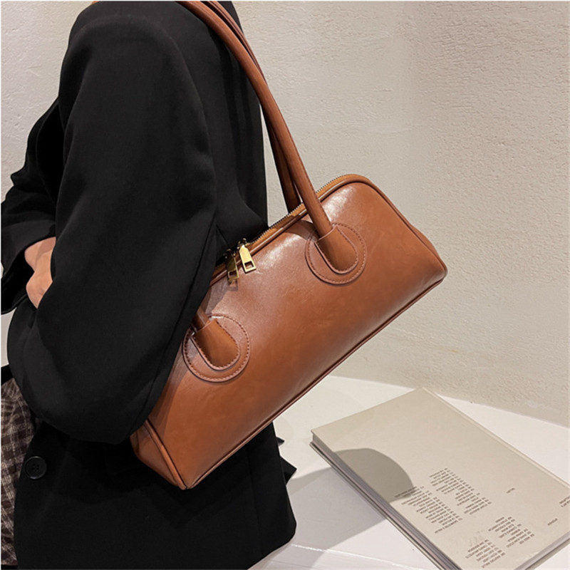 Classic Leather Handbag, Retro - огляд і ціна Women'S Vegan Bags