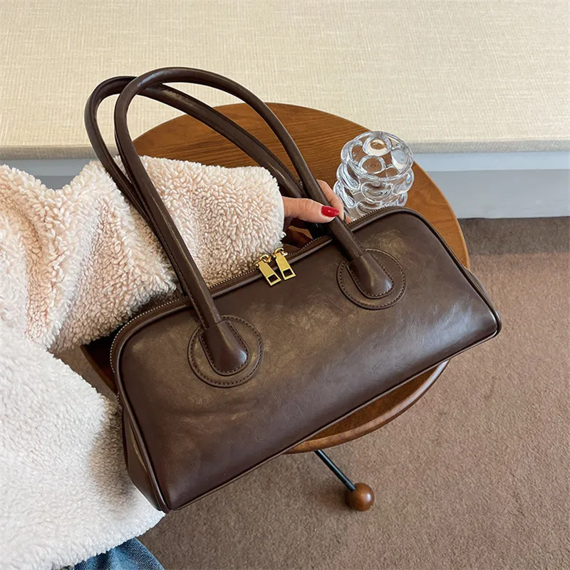 Classic Leather Handbag, Retro - огляд і ціна Women'S Vegan Bags